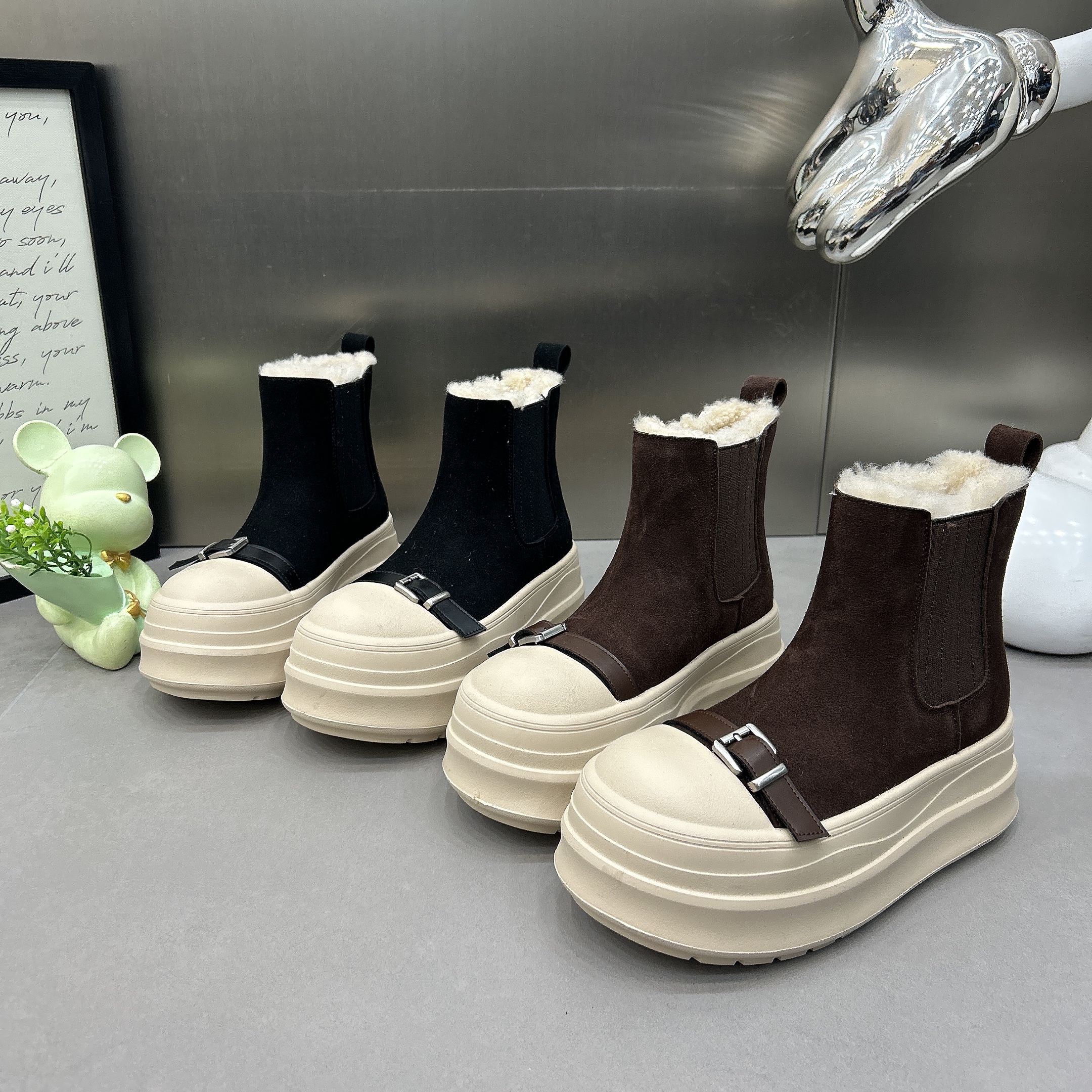 欧货2025新款厚底增高马丁靴女皮带扣圆头时尚休闲短靴棉鞋毛毛口