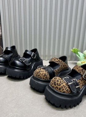 可踩脚大头豹纹一字带玛丽珍2026春新款欧货松糕底增高时尚那单鞋