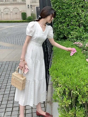文艺风高腰显瘦v领连衣裙女装夏季中长款初恋小白裙泡泡袖仙女裙