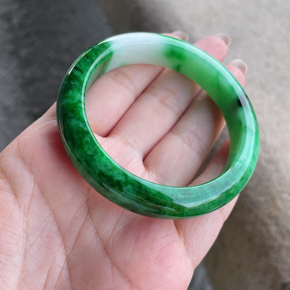 2025天然缅甸翡翠A货糯种飘辣绿正圈手镯52圈口1111E12