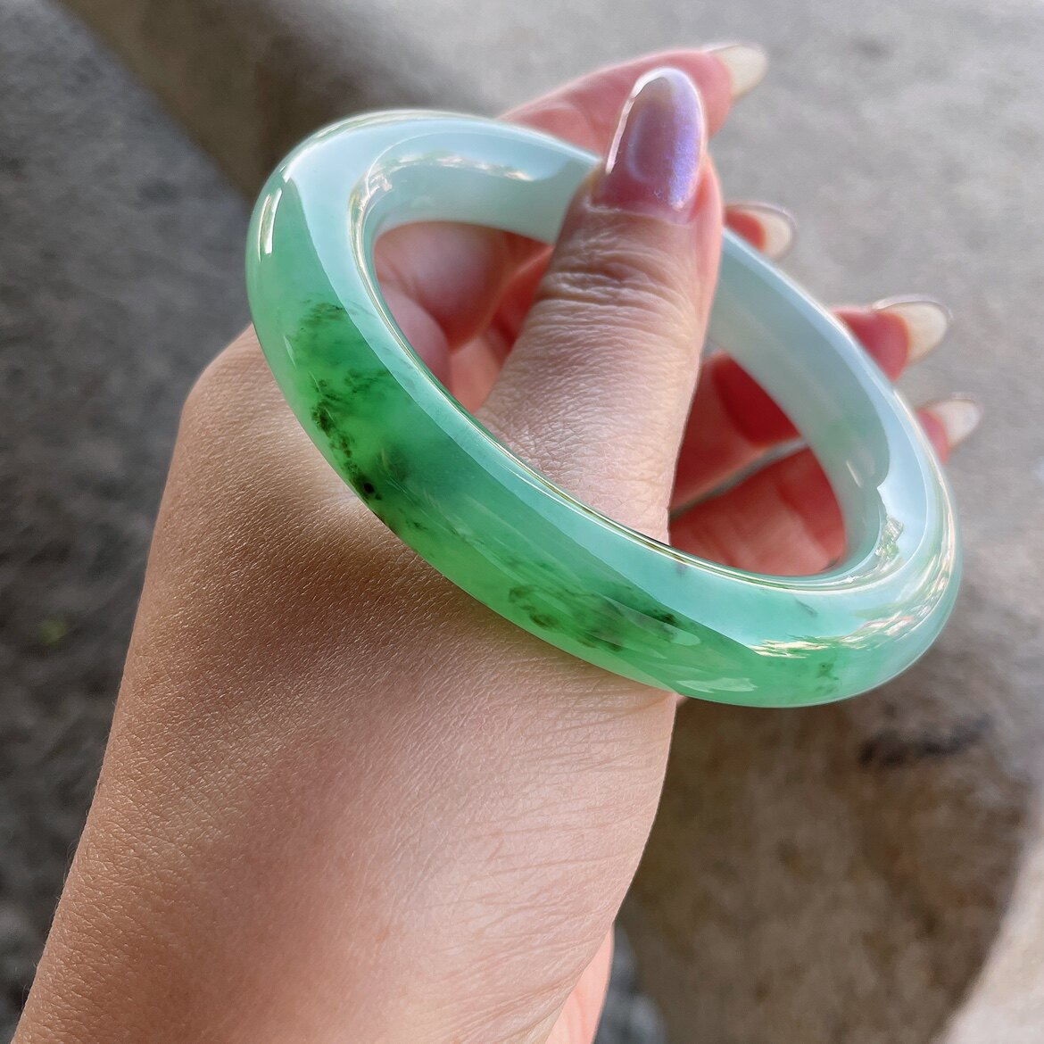 2025天然缅甸翡翠A货冰种飘绿花圆条手镯56圈玉镯1127G10