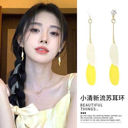 黄色清新蚊香盘耳夹女度假风耳饰