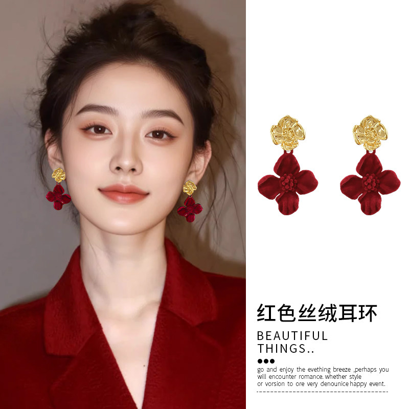 红色丝绒花朵耳夹女无耳洞轻奢小众高级耳环夸张复古独特新娘耳饰