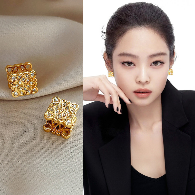 金色镂空方形耳钉女2026新款轻奢高级感耳环耳扣韩系复古精致耳饰