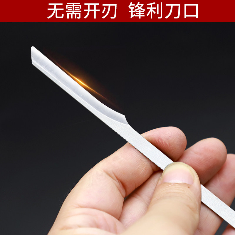 페디큐어 칼 스크레이퍼 페디큐어 상점 전문 기술자는 발 필링 도구를 사용하여 죽은 피부 발 피부 및 굳은살 페디큐어 및 네일 도구를 제거합니다