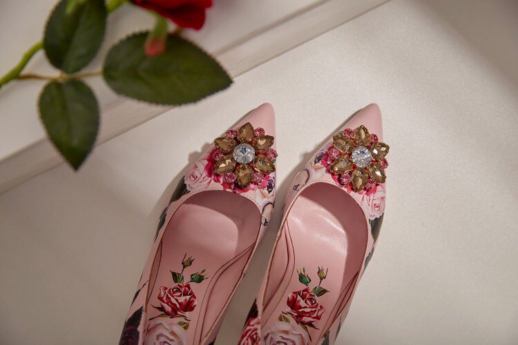 气质小女人 玫瑰花朵水钻尖头高跟鞋白色唯美婚鞋真皮旗袍大码43