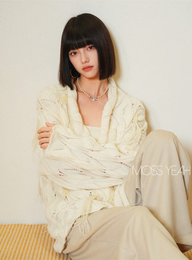 Moss烨 现货〓绒+〓羽毛装饰 白色立体镂空粗针廓版羊绒毛衣开衫