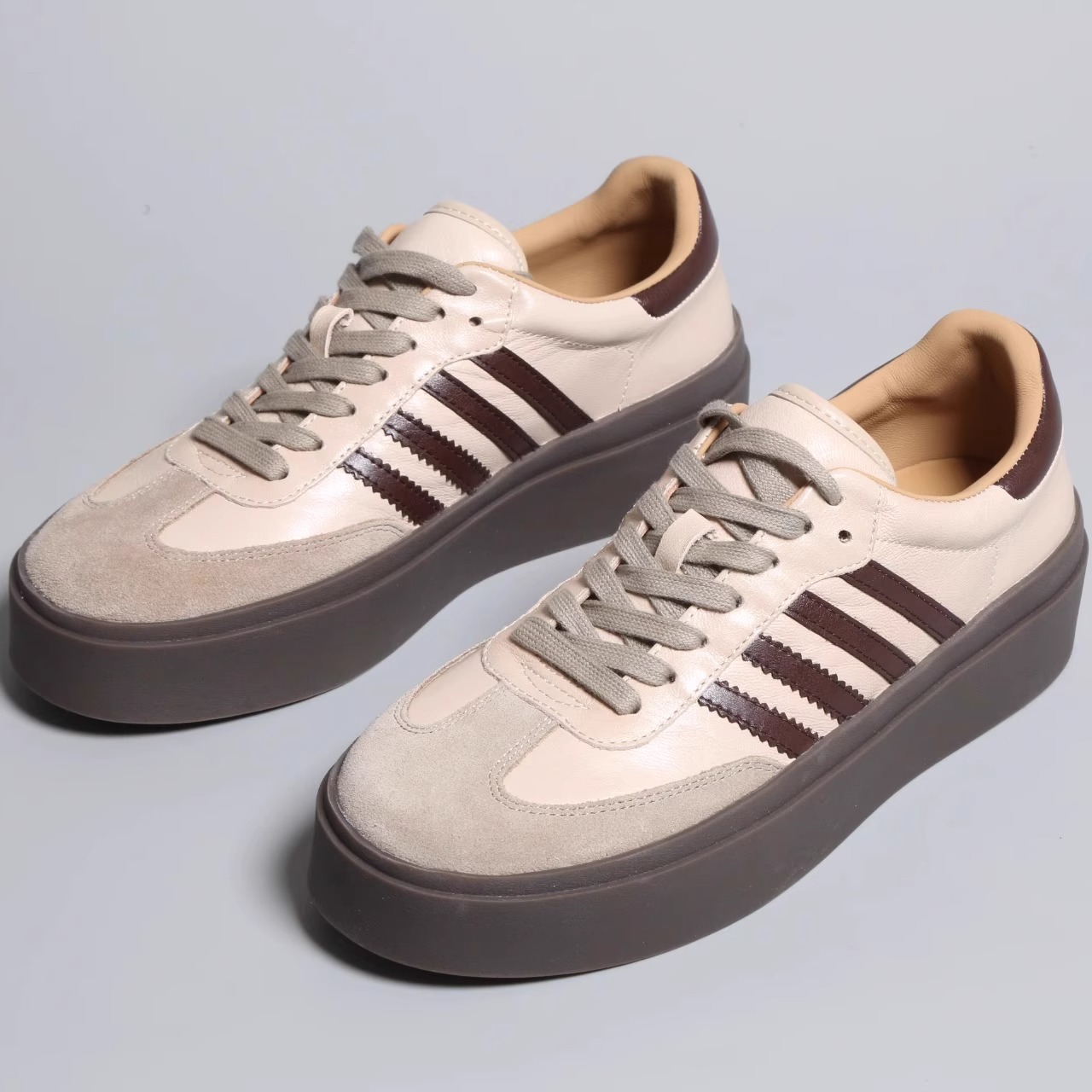 巴黎 流行舒服不重厚底牛京皮三条杠运动鞋休闲鞋波鞋板鞋德训鞋