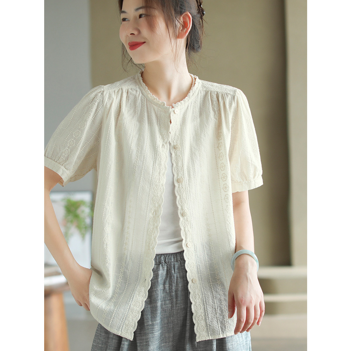 代勒原创甜美花边100%棉短袖衬衫女宽松提花刺绣单排扣圆领上衣薄