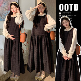 孕妇连衣裙春装2026新款孕期穿搭不显怀格子背心裙高级感春季套装