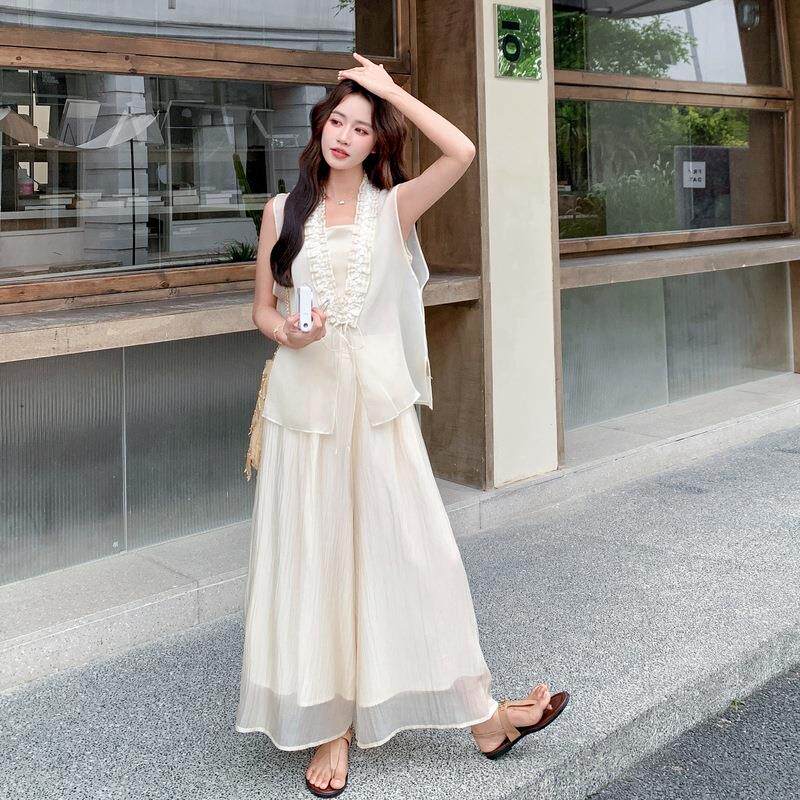 阔米白色木耳无2b211-20袖马吊带腿裤套装女夏甲法式温柔气质三件
