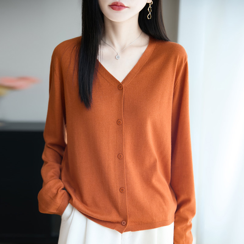 春秋女款V领羊毛开衫可机洗图片