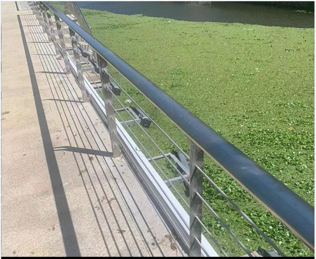 定制不锈钢桥梁护栏隔离栏复合管灯光河边景观防撞栏杆河道防护栏