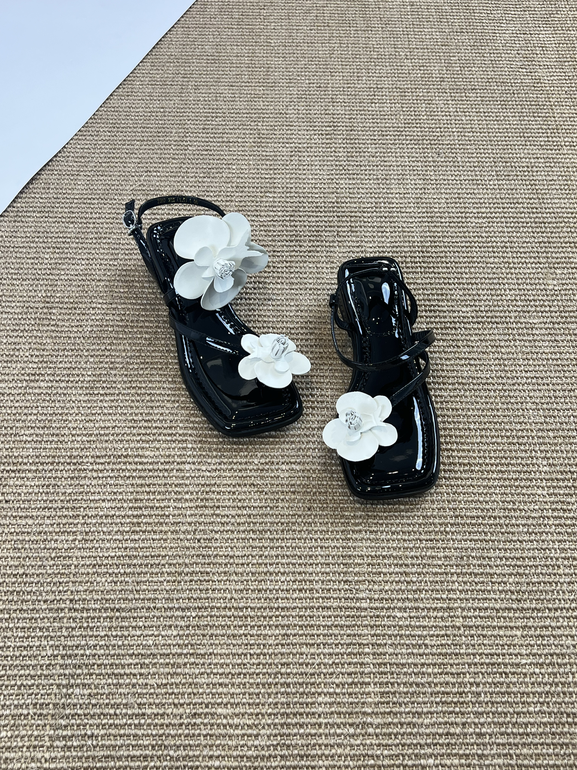 Clauide定制【3cm】羊皮露趾花朵凉鞋女夏外穿百搭一字扣带凉鞋女