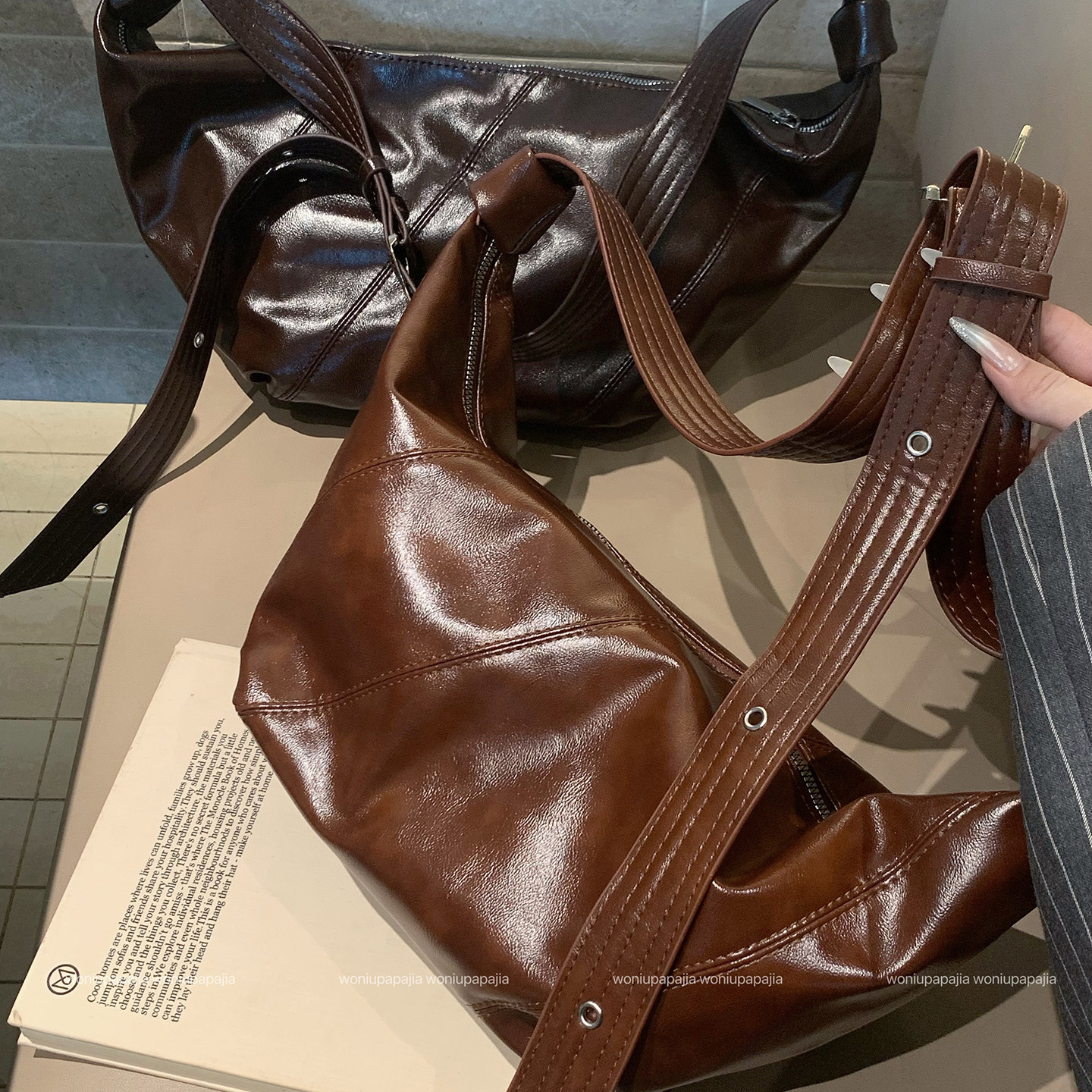 高级感复古皮质腋下包女款2026新款小众单肩包大容量斜挎包饺子包