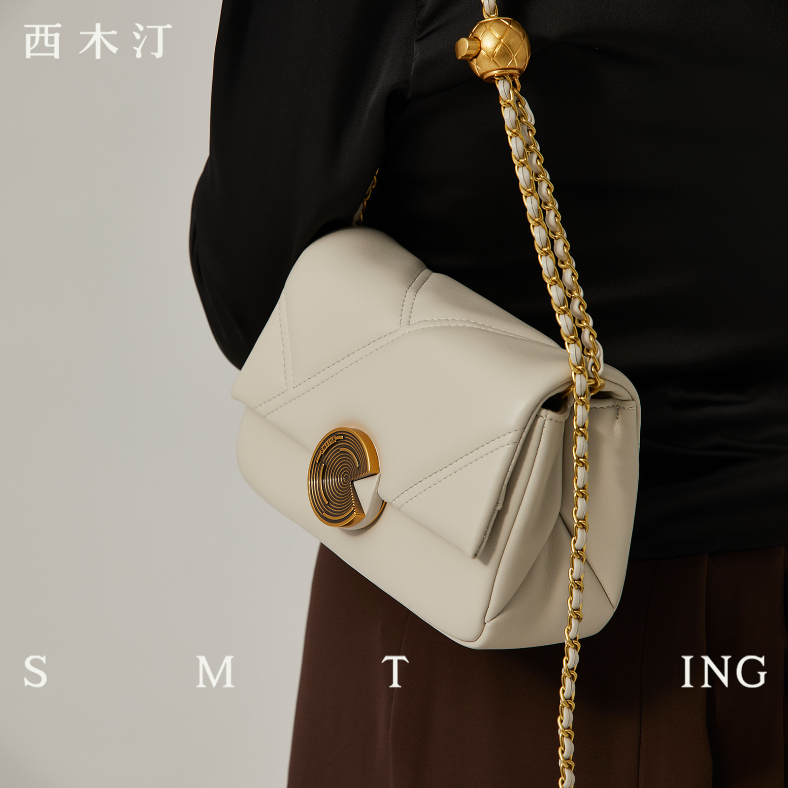 西木汀牛皮链条小方包