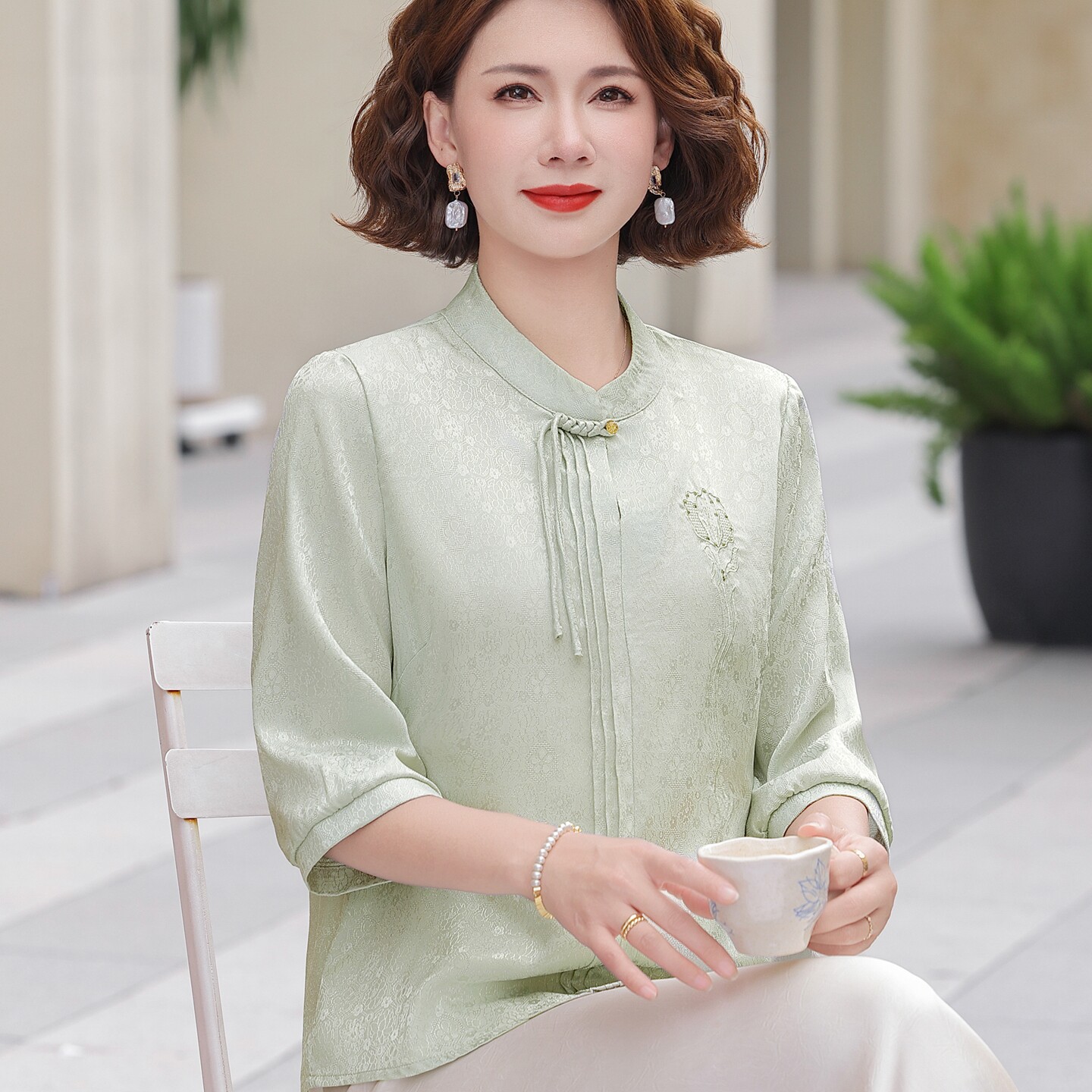 中式妈妈高贵新款上档次外穿上衣T恤中年妇女夏季中袖衬衫两件套