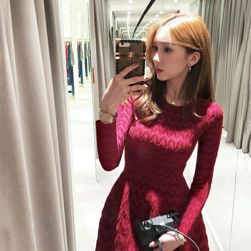 2023早秋季新款红色长袖内搭打底针织连衣裙女气质显瘦高腰蓬蓬裙