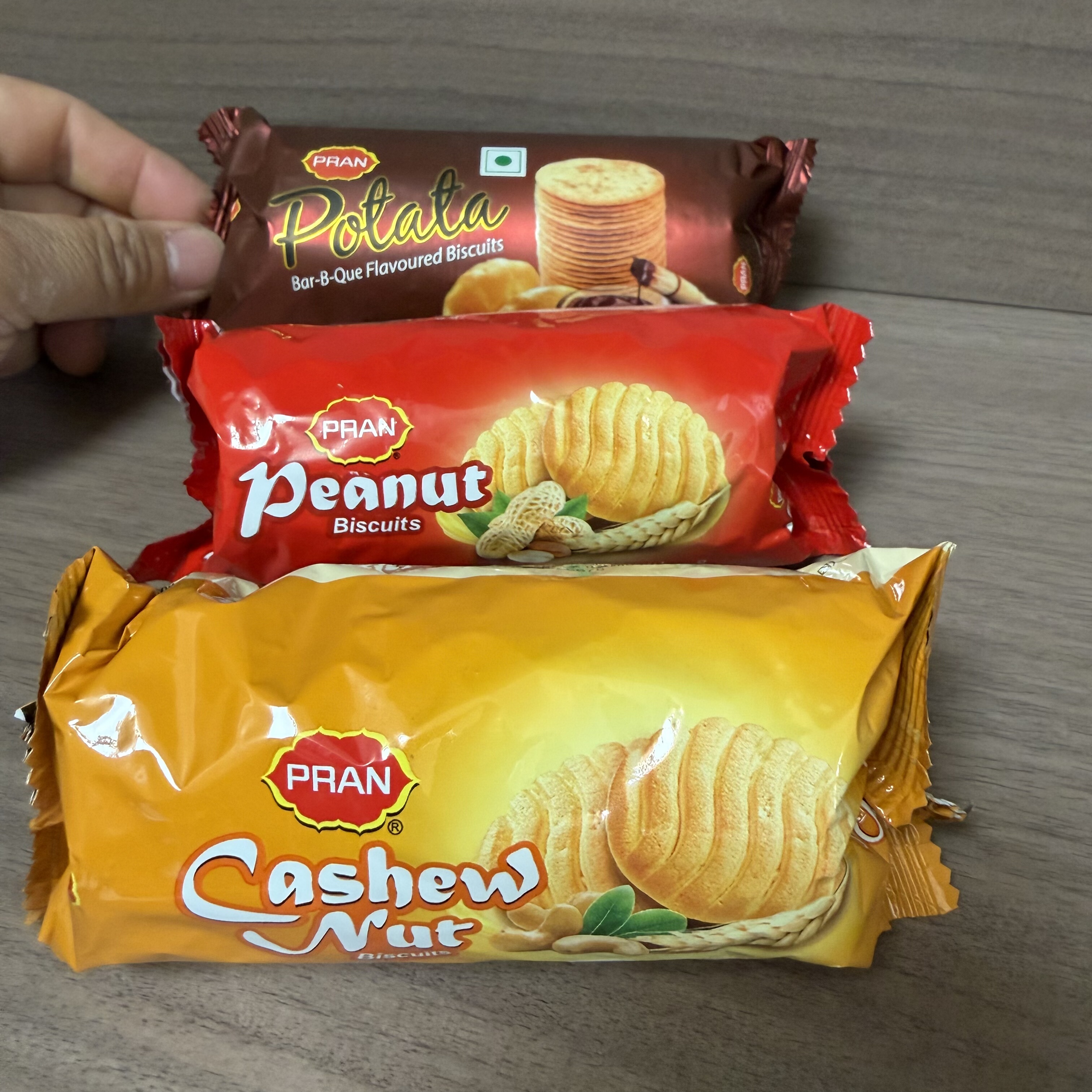 孟加拉国进口熊古屋曲奇饼干70g腰果/花生/烧烤味薄饼干休闲零食