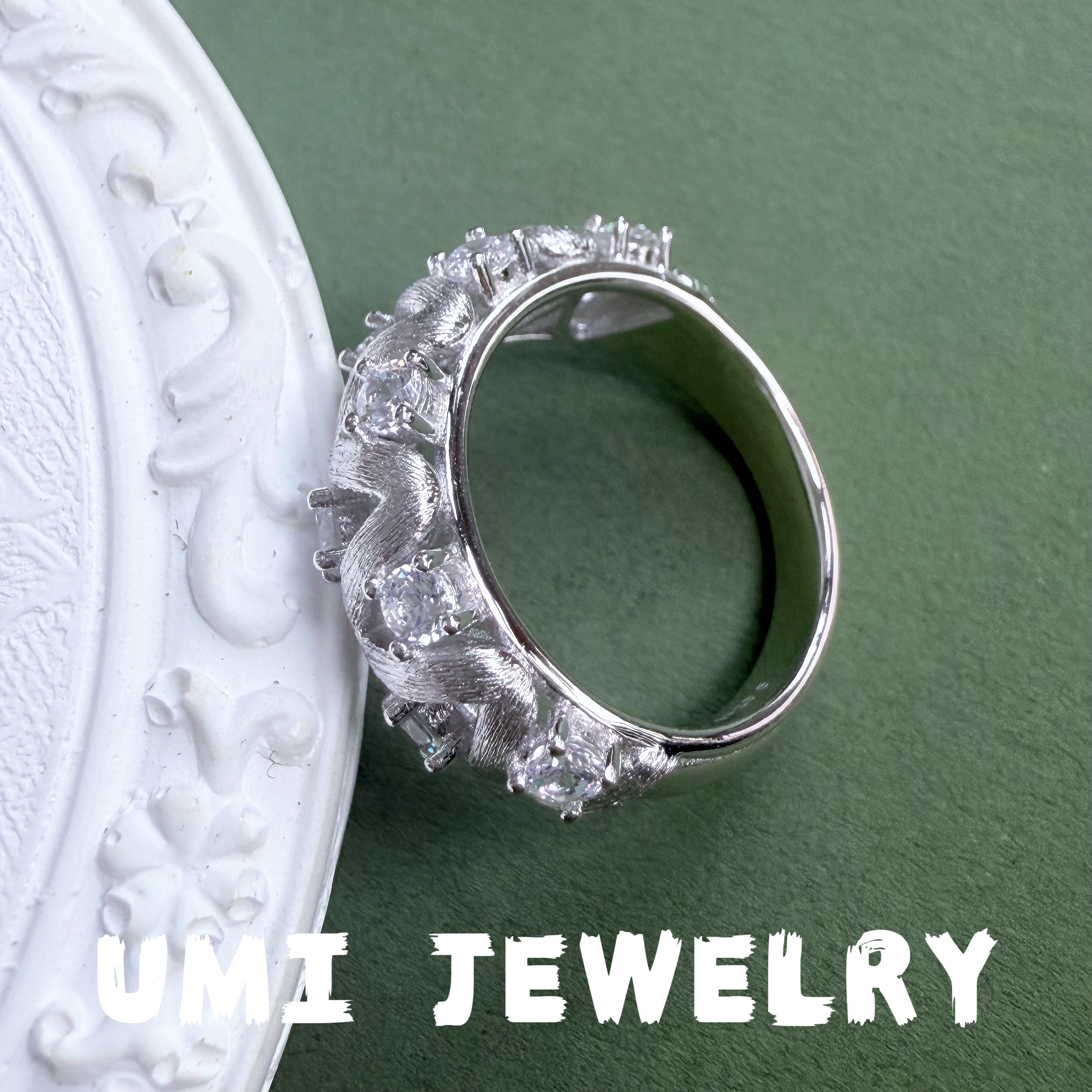UMI家·轻珠宝/S925银镀k金·意大利W镂空拉丝镶钻戒指小众高级感