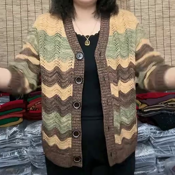 V领波浪拼色针织开衫女秋季新款镂空宽松中年妈妈装长袖外搭上衣
