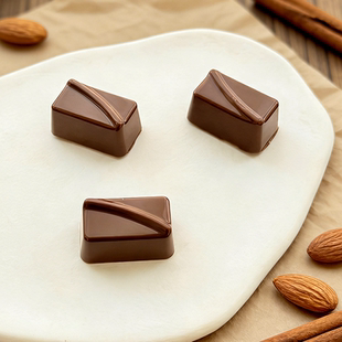 6g斜条纹长方块巧克力模具 艺术小块高级感PC糖果巧克力烘焙模具