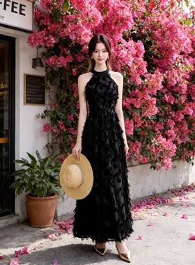挂脖宴会连衣裙女轻奢大方聚会夏季日常可穿立体羽毛收腰显瘦长裙