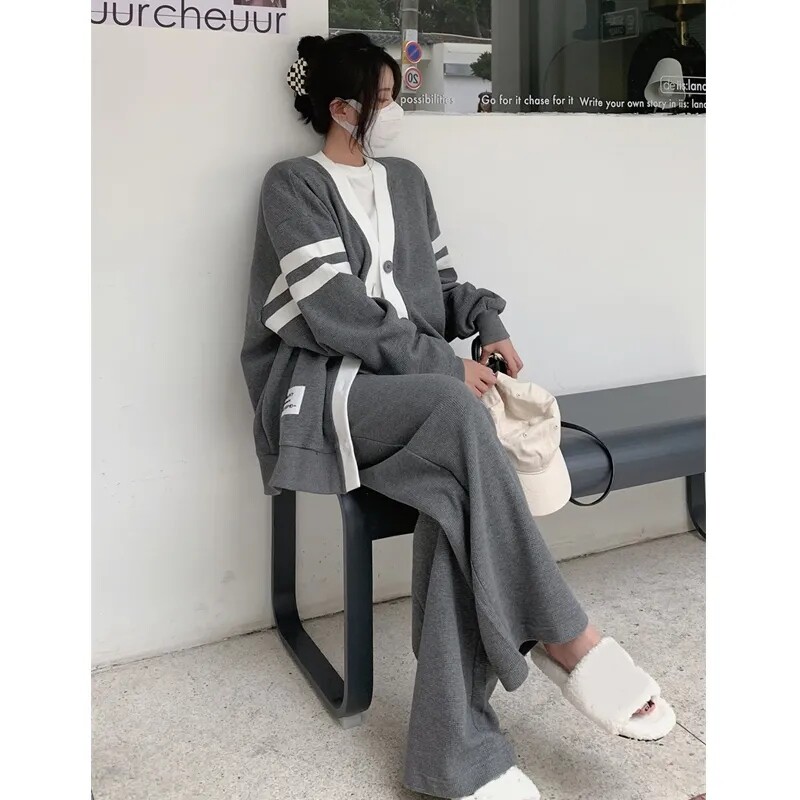 세련된 게으른 스타일 출산 정장 봄과 가을 니트 카디건 재킷 캐주얼 스포츠 넓은 다리 바지 유행 엄마 여성을위한 투피스 세트