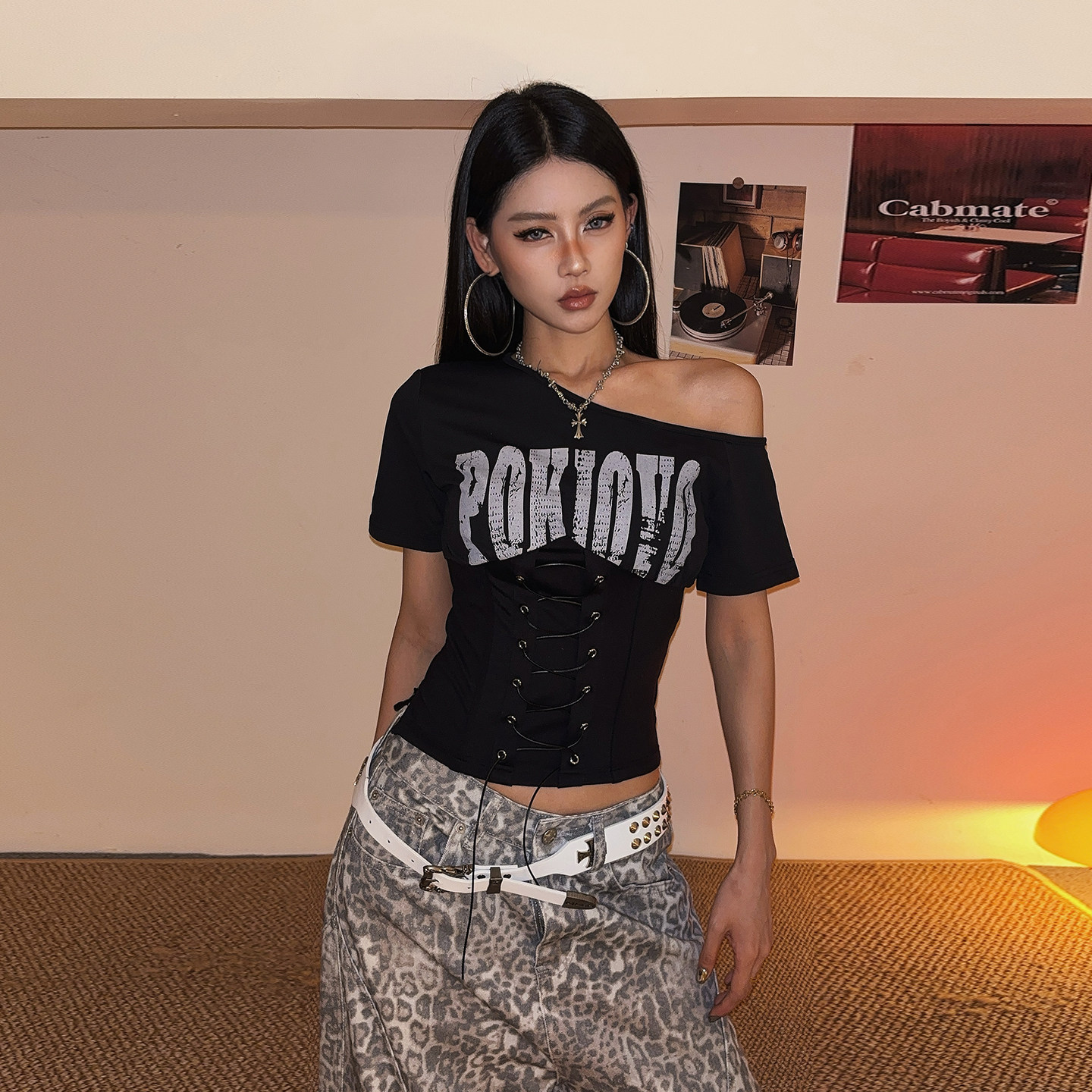 DoubleD美式街头斜肩绑带束腰修身短袖T恤女夏季设计感辣妹上衣潮