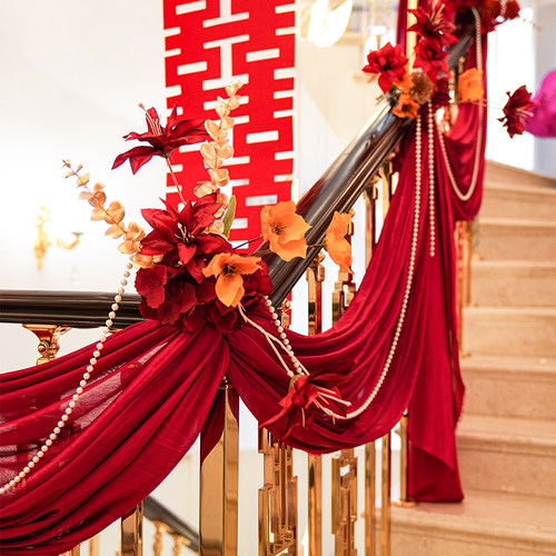 结婚楼梯扶手装饰婚房布置