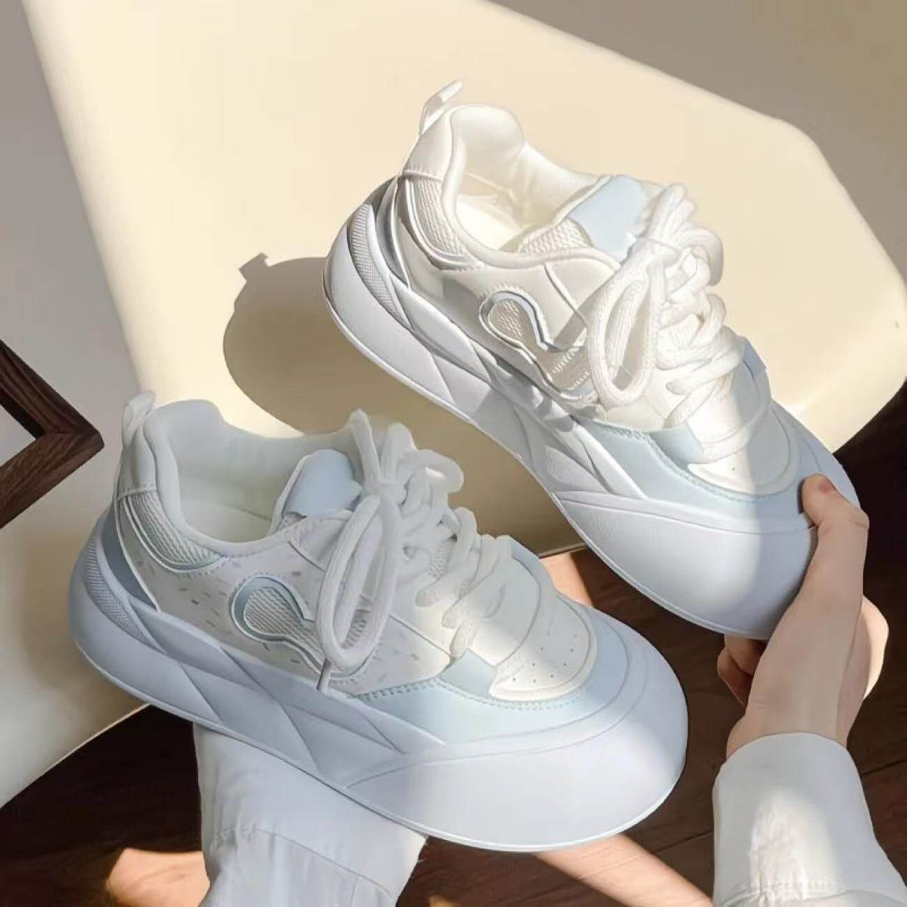 【万达撤柜】春季鞋子透气板鞋女2026新款厚底百搭配裙子的休闲小