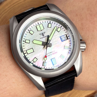 Tandorio 潜水机械手表喷砂钛/不锈钢表壳蓝宝石贝母面3.8把位