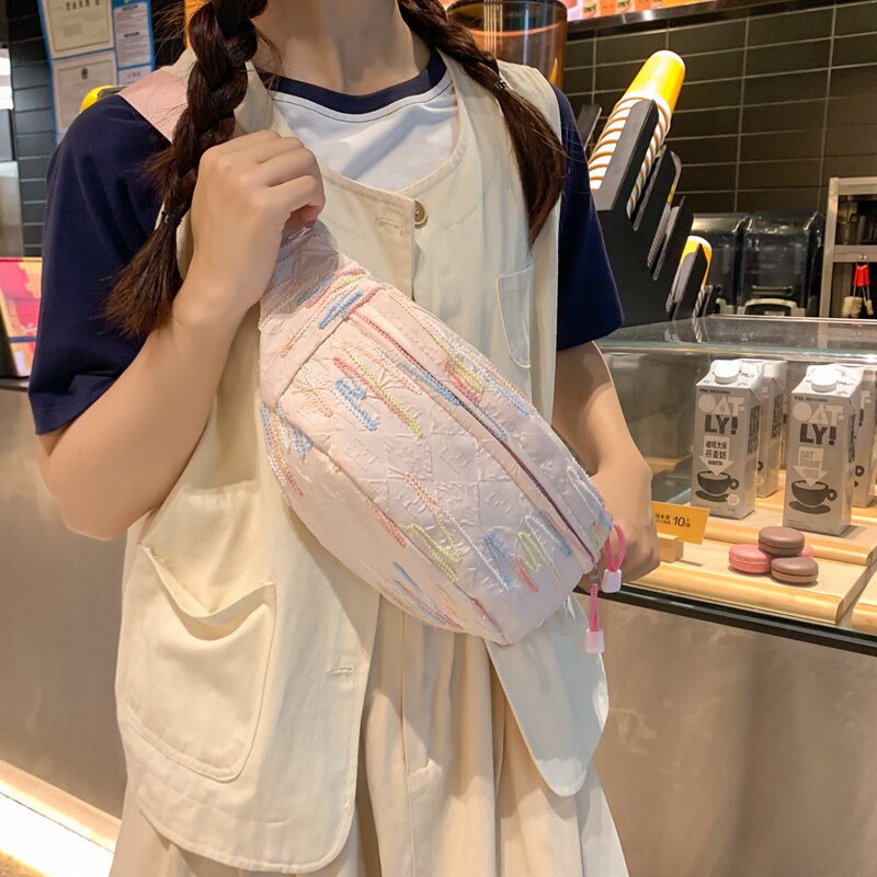 滑板包胸包女2025新款可爱绣线背包女孩斜挎包运动休闲小挎包女潮