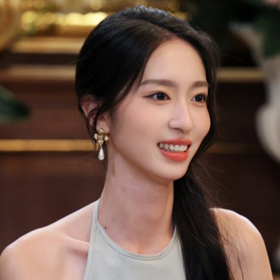 原版心动的信号8王珏同款耳钉女ins轻奢高级感小众设计耳坠耳饰潮 - 实物图