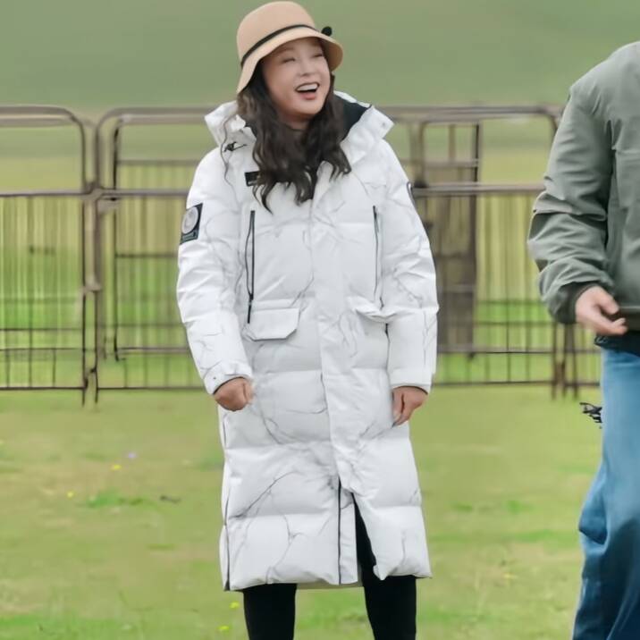 一路繁花2刘晓庆同款羽绒服外套