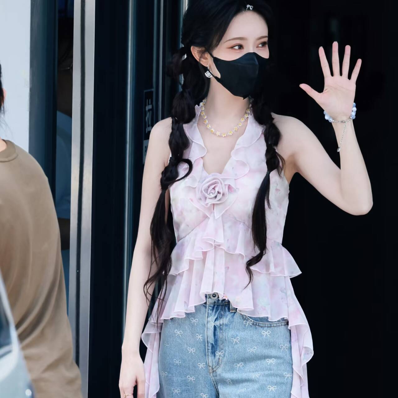 明星孟子义同款挂脖背心上衣女