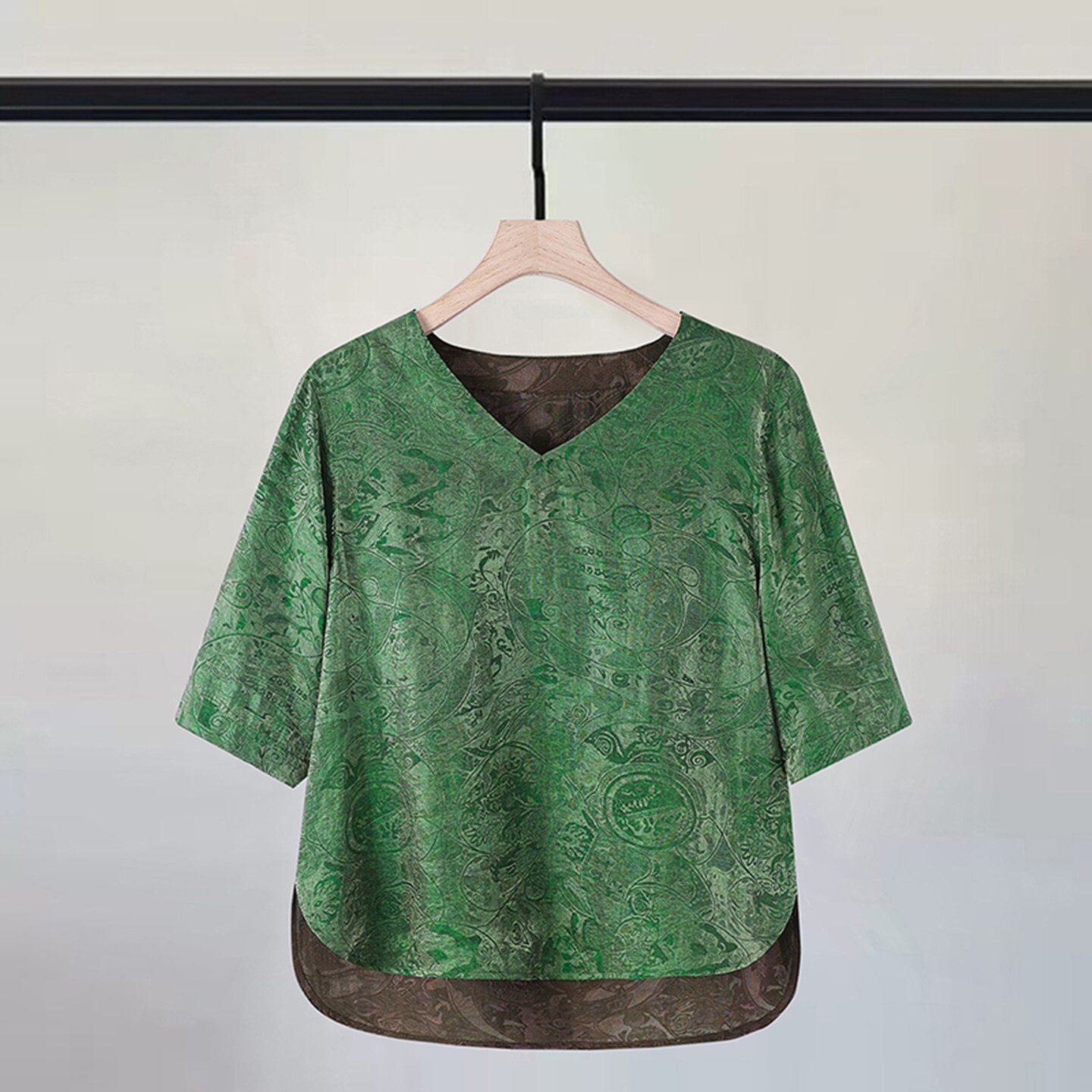 新中式V领中袖龟纹T恤上衣女士春夏新款中年百搭香云纱衬衫妈妈装