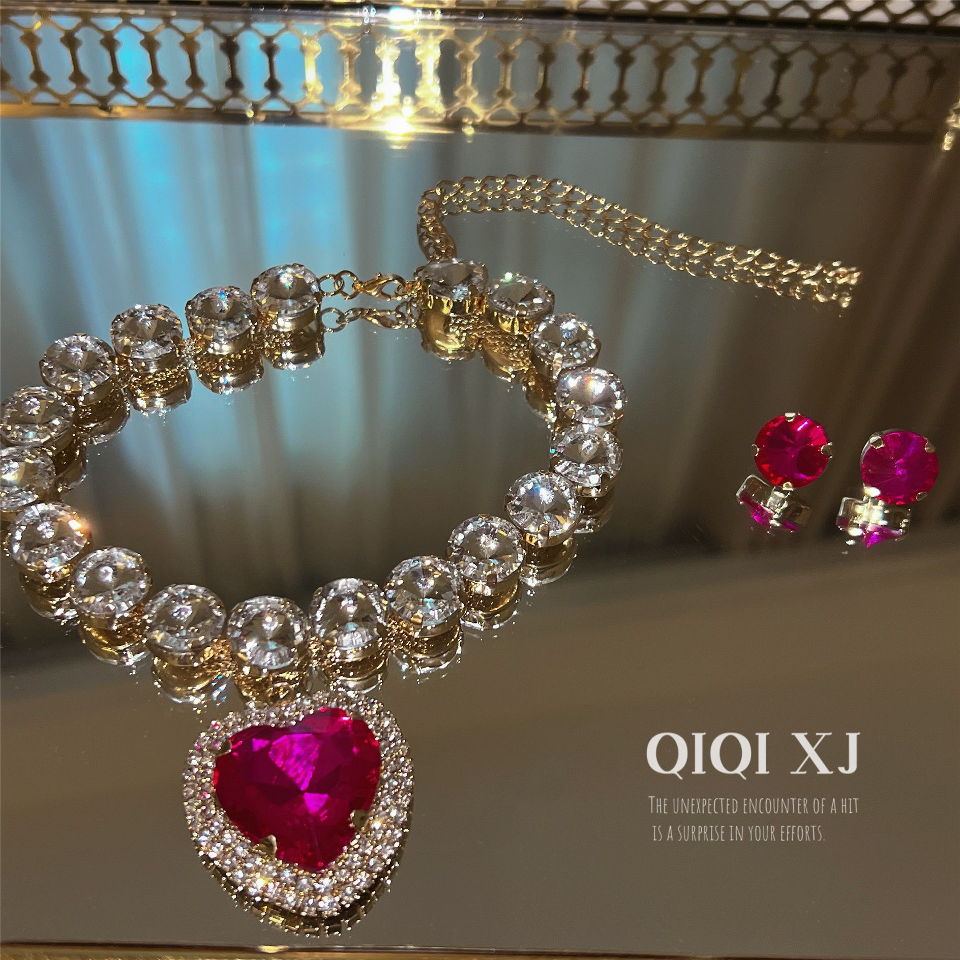 여성용 유럽 및 미국 귀걸이 및 목걸이 조합 세트 둥근 유리 다이아몬드 귀걸이 사랑 모양 펜던트 연회 액세서리