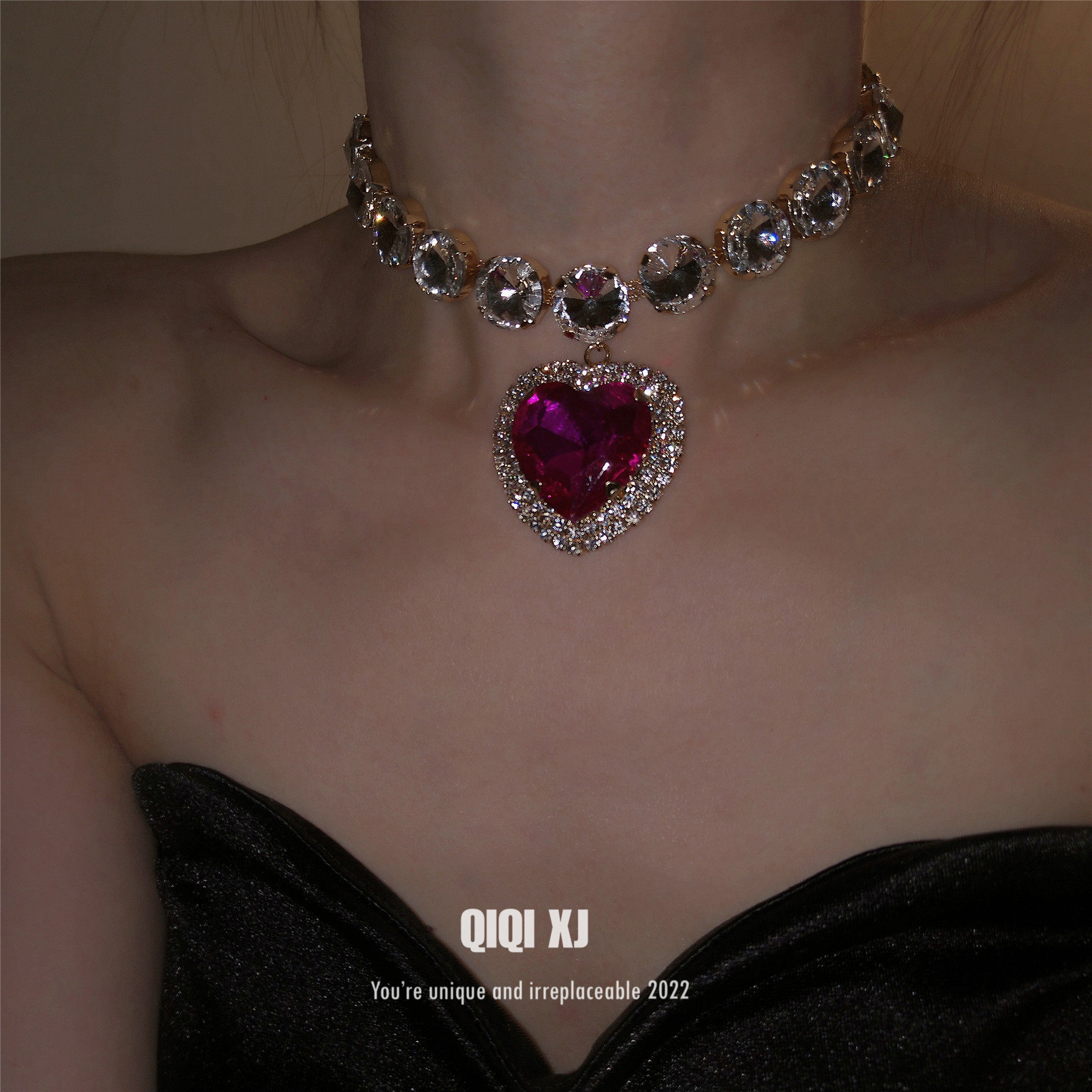 여성용 유럽 및 미국 귀걸이 및 목걸이 조합 세트 둥근 유리 다이아몬드 귀걸이 사랑 모양 펜던트 연회 액세서리