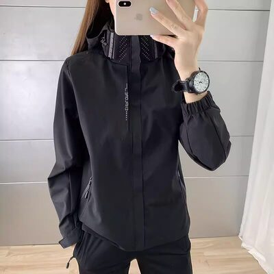 黑色连帽冲锋衣女款春秋