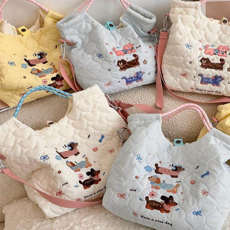 新款卡通刺绣软乎乎可爱斜挎包大容量单肩手提包绗棉通勤手提袋,箱包皮具/热销女包/男包,通用款女包,淘宝优惠券,粉丝福利购,淘宝优惠卷