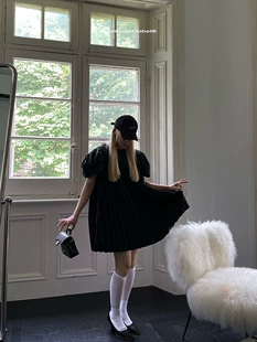 百褶飞肩短袖 黑色显瘦百搭复古连衣裙 Rockrio夏季