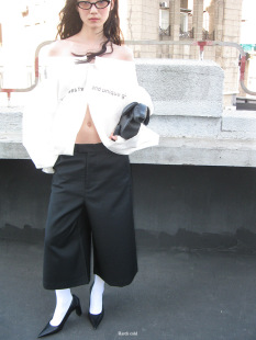 黑色常规直筒七分裤 Rockrio Rarelicold