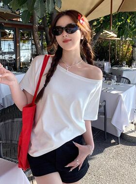 性感灰色斜领露肩短袖T恤女2026夏季新款宽松休闲显瘦绝美小上衣
