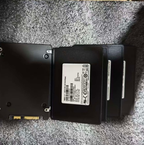 三星PM893 7.68T MZ7L37T6HBLA 2.5寸 SATA固态企业级 SSD 短通电