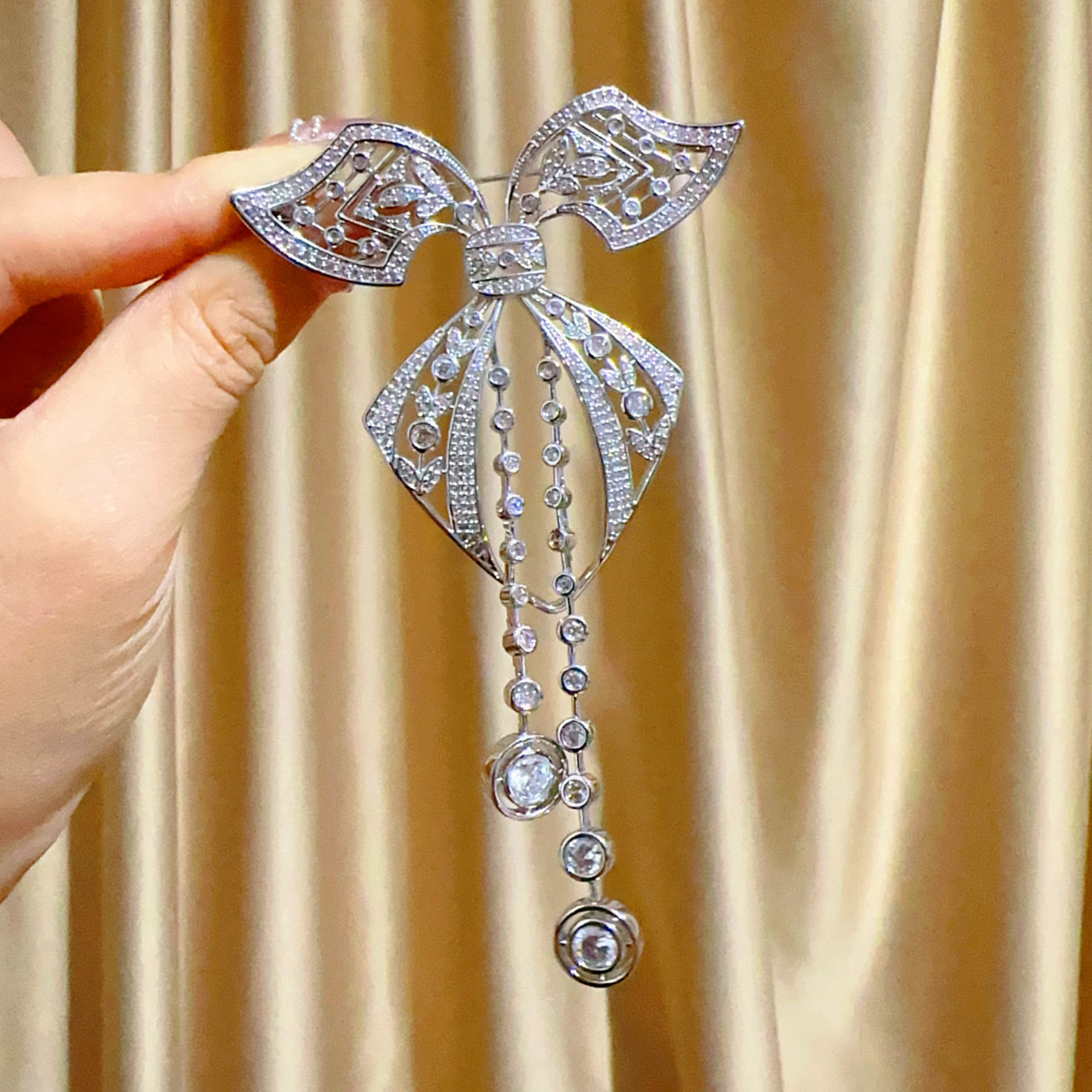 中古蕾丝镂空蝴蝶结胸针高级感镶嵌锆石胸花百搭服饰配件教师节礼