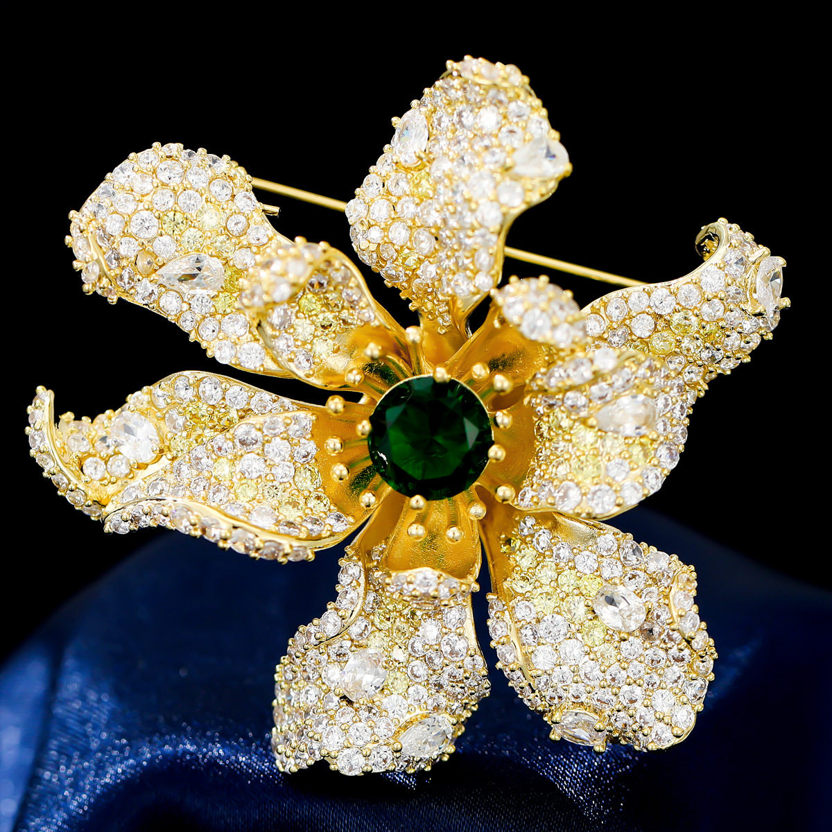 欧美新款立体花朵锆石胸针闪亮奢华气质秋冬胸花外套大衣礼服别针