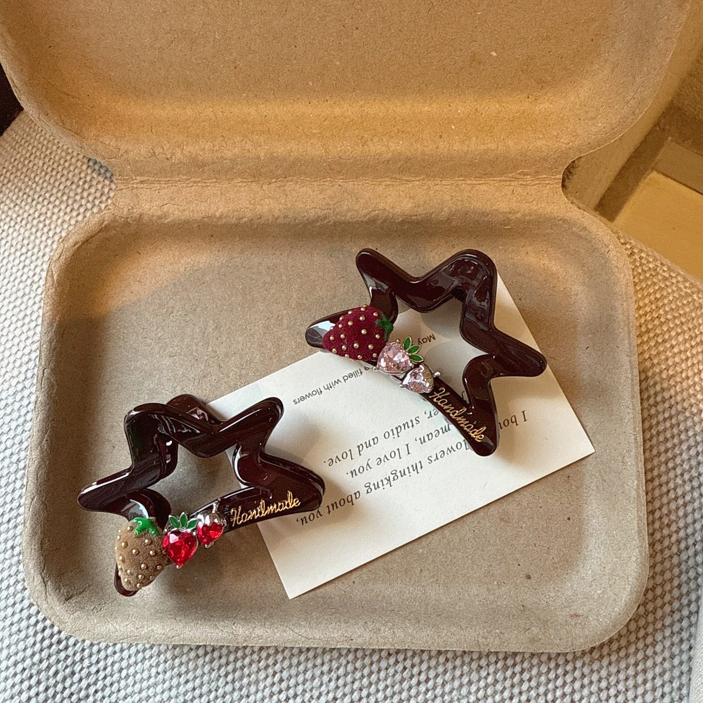 甜美可爱草莓水钻五角星抓夹女高级感后脑勺盘发鲨鱼夹半扎发头饰