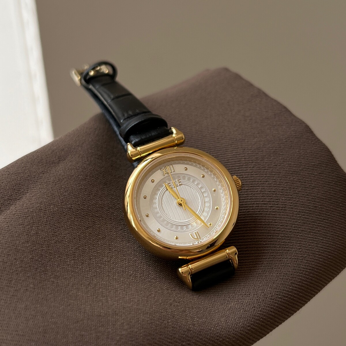 中古怀旧vintage时装手表女简约复古细带小众品牌设计百搭小圆盘