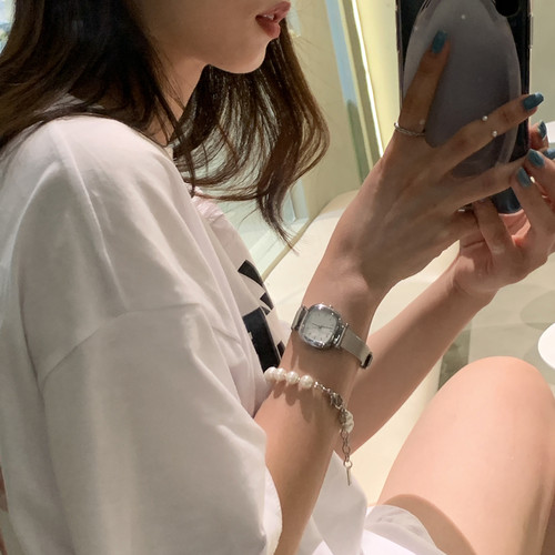 小众轻奢高级感手表女款ins简约